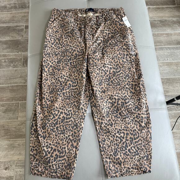 Gap Women's XL NWT Mid Rise Pull-on Leopard Barrel Jeans - Picture 2 of 9